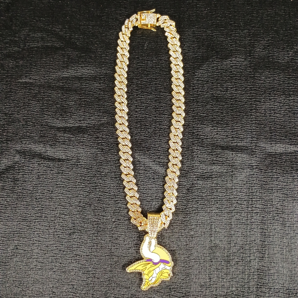 NFL Minnesota Vikings 20inch Necklace Pendant Cuban Chain Link Football Jewelry - Picture 3 of 6